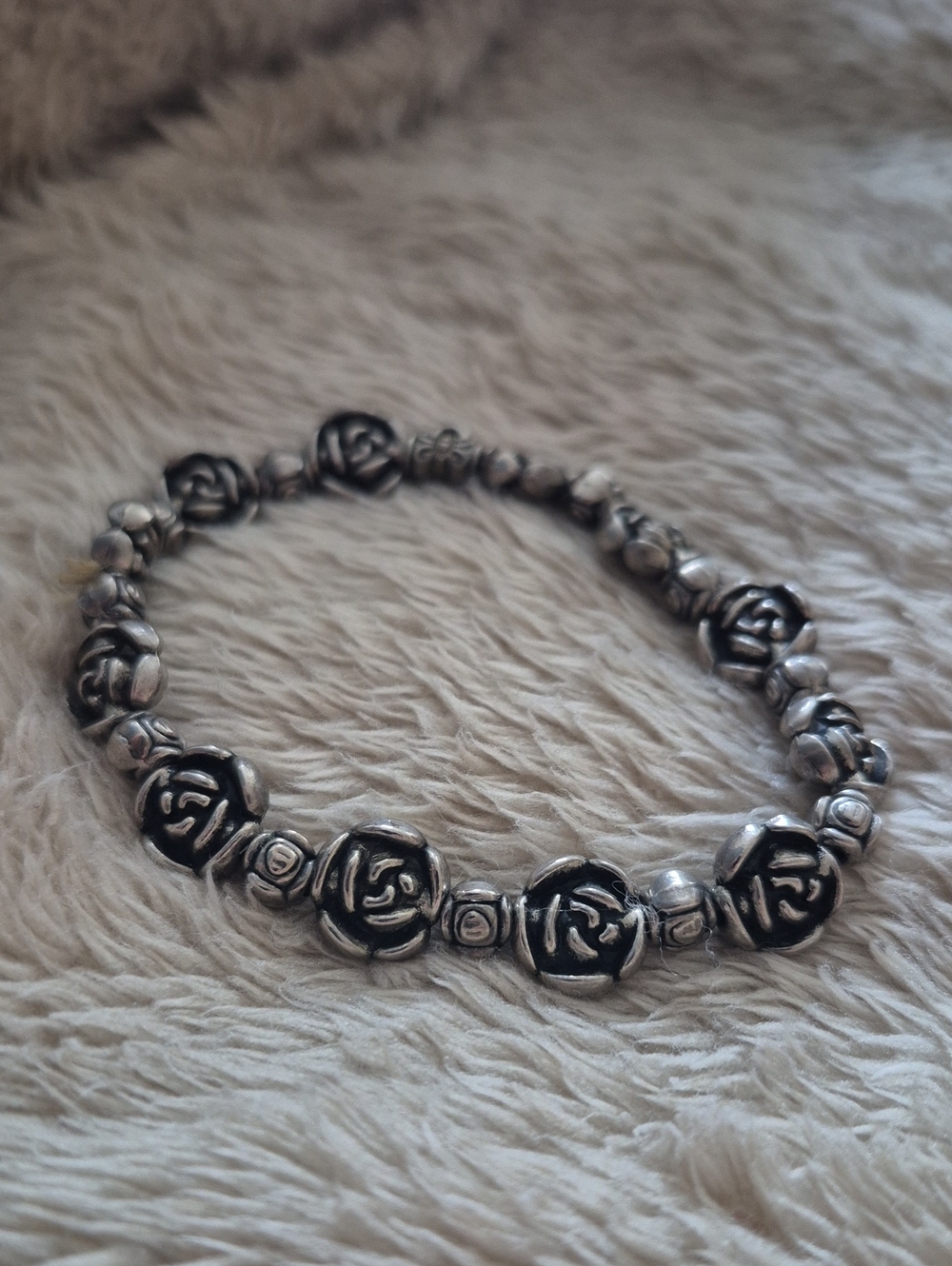 Rose Bead Bracelet - Elegant Floral Link - Picture 3 of 3